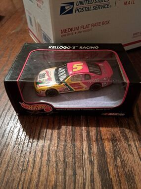 Vintage 98 Hot Wheels Terry Labonte Kelloggs Corn Flakes Die Cast Nascar Car